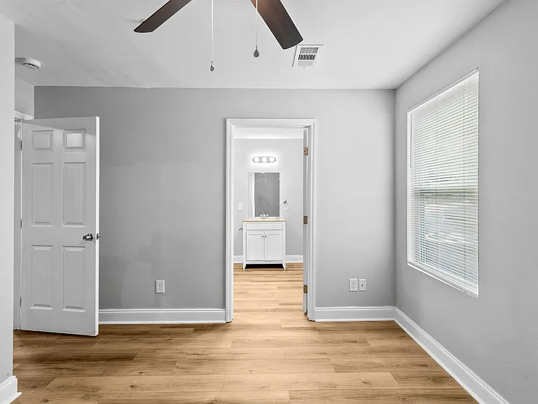 Crestview Apartments — Photo 11