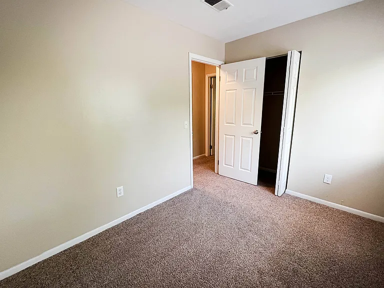 Sharondale Woods Apartments — Photo 71