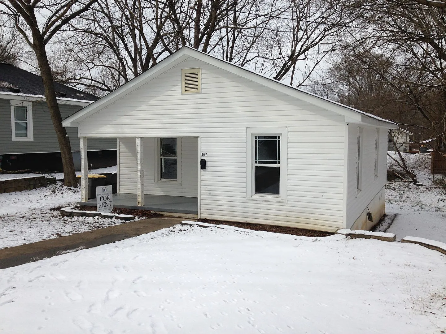Wonderful 2BR/1BA house close to downtown — Photo 3