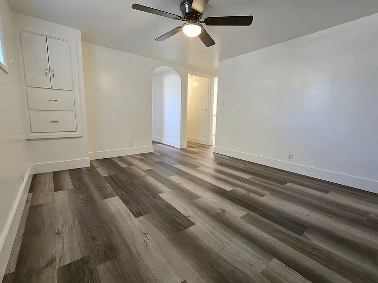 347 1/2 E Center St — Photo 12
