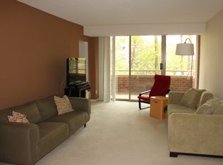 5802 Nicholson Ln APT 401, Rockville, MD 20852