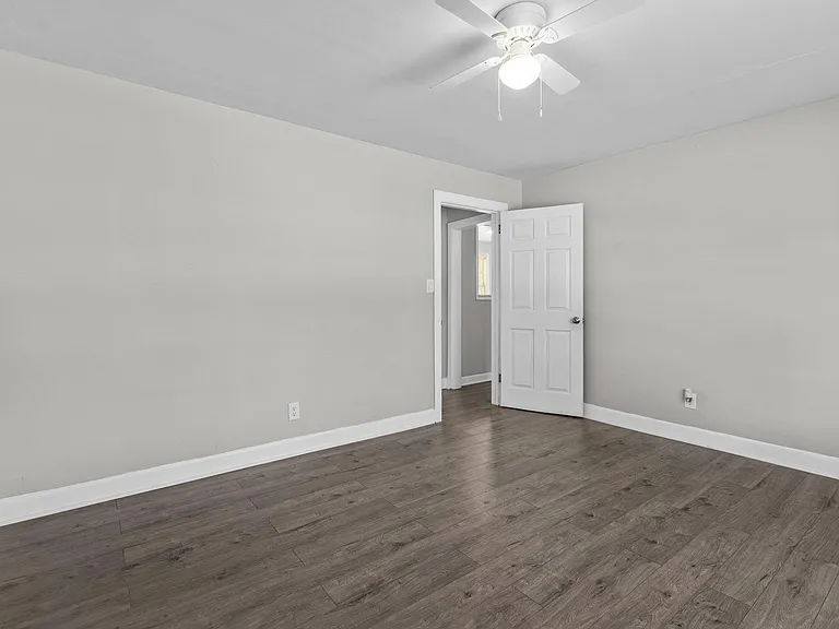2101 Montclair Ave — Photo 15