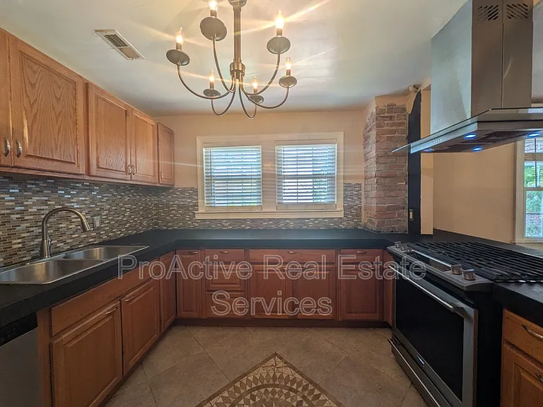 1605 Hampton Blvd #2 — Photo 14