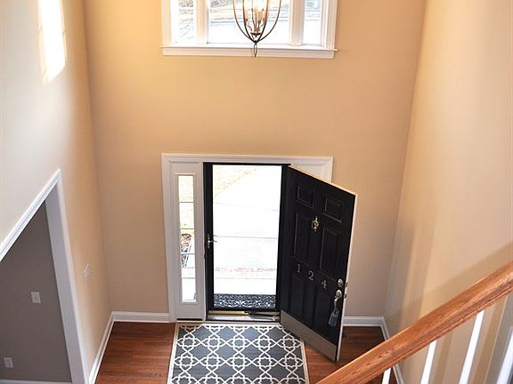 4th image of 124 Huntfield Way