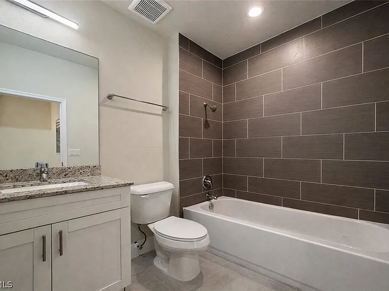 3303 SW 8th Pl #106 — Photo 13