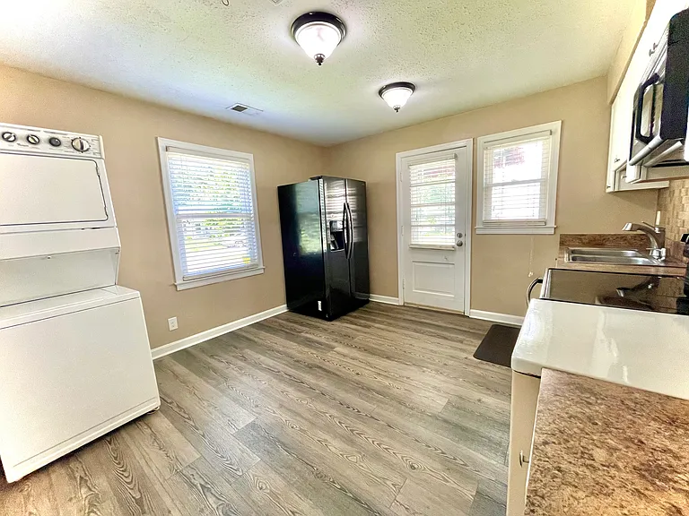 1046 Seelbach Ave — Photo 10