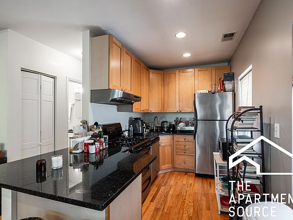 2nd image of 906 N Wood St