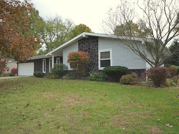 3rd image of 23076 Leslie Ln