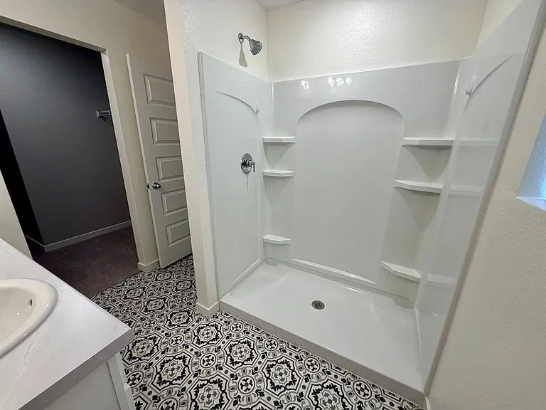 1353 Reynolds St #18E — Photo 20