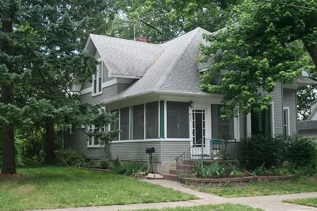 837 N Elm St photo 1