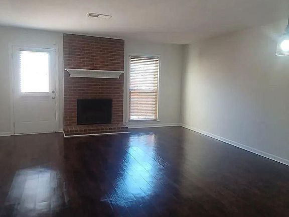 4th image of 595 Wedgewood Dr