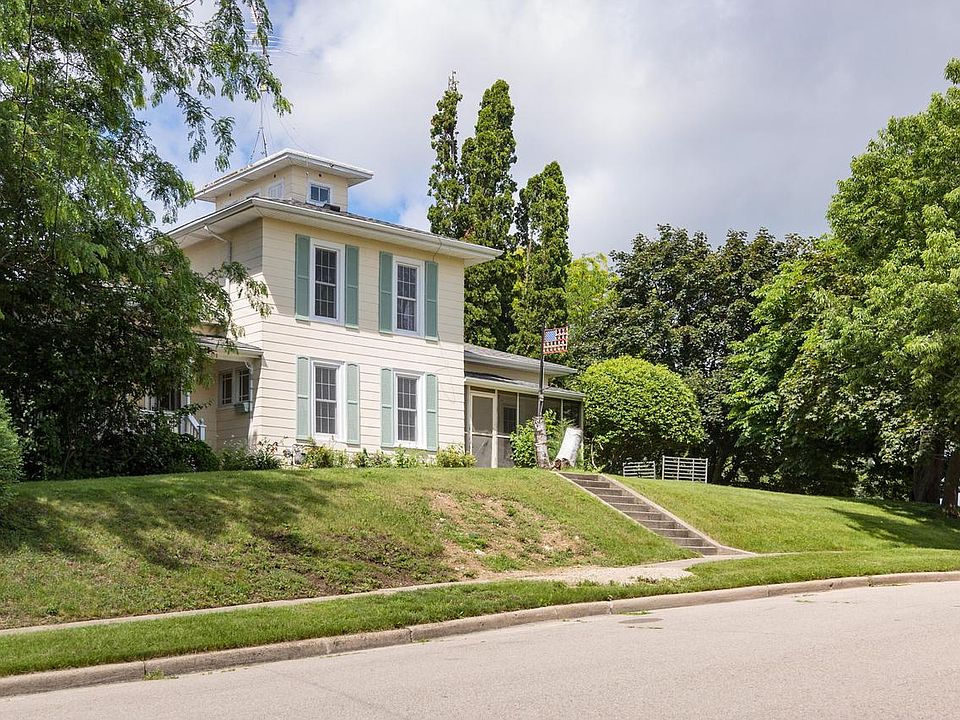 1st image of 512 Lynn STREET