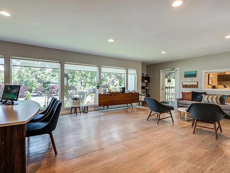 491 W Gainsborough Rd — Photo 17