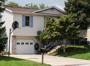 413 Saint John Dr, Godfrey, IL 62035