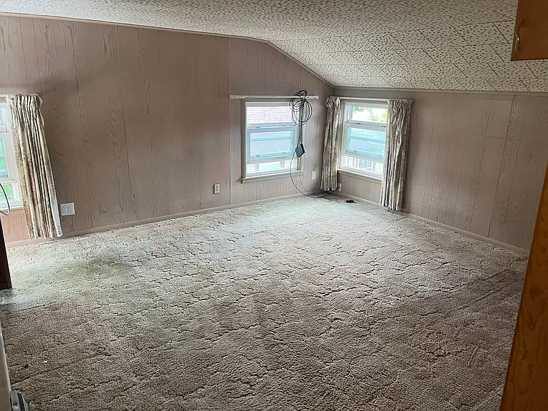809 S Circle Dr E — Photo 15