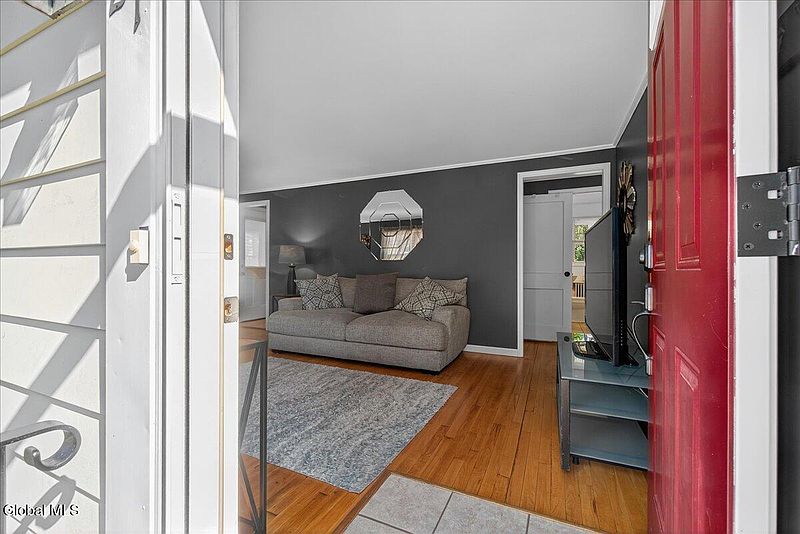 5th image of 21 Pinehurst Road