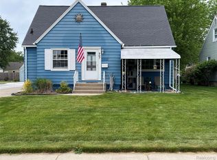 907 Napier Ave, Saint Joseph, MI 49085