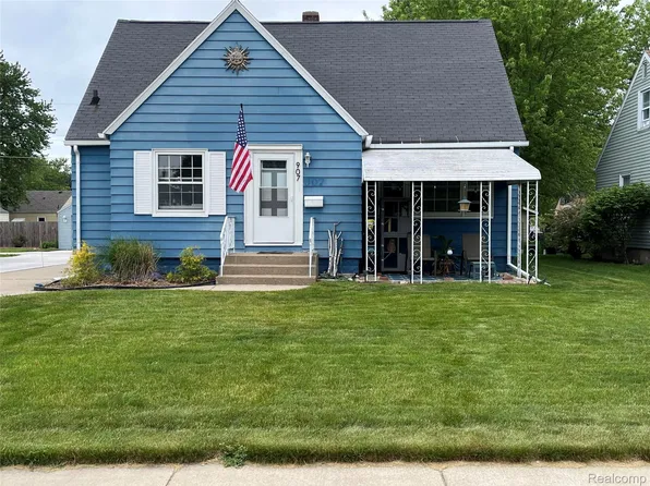 907 Napier Ave, Saint Joseph, MI 49085