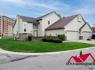 37908 N Laurel Park Dr, Livonia, MI