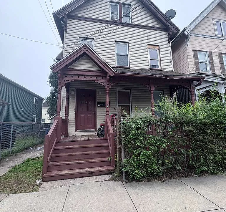 834 Congress Ave #2