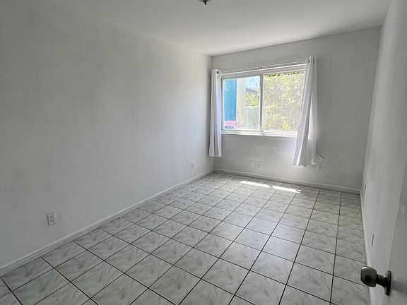 4th image of 42 E Moltke St