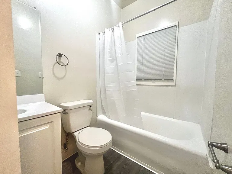 3441 W 2nd St — Photo 4