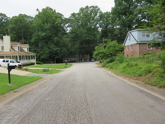 4th image of 2 Belle Meade Ct