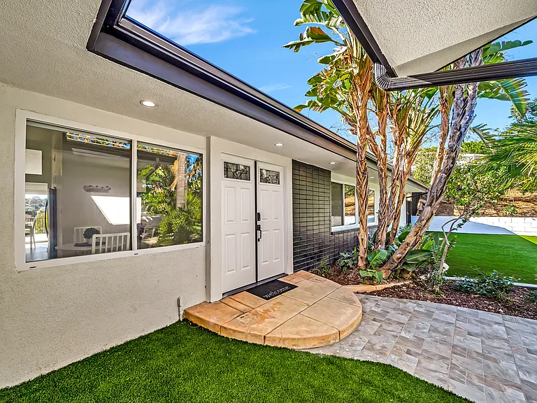 5557 Ostin Ave — Photo 11