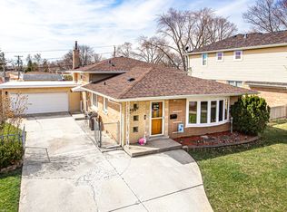 5501 W 99th Pl, Oak Lawn, IL 60453