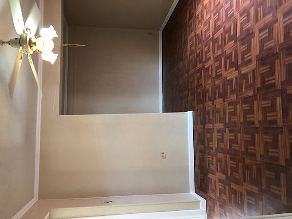 2nd image of 455 Medina St
