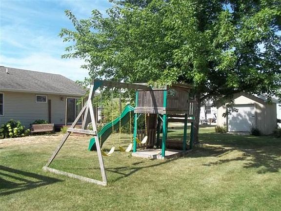 4th image of 1403 E Adobe Dr