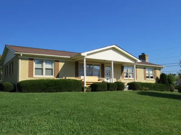 131 Pond St, Pounding Mill, VA 24637