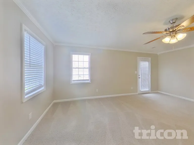 355 Mary Alice Dr — Photo 3