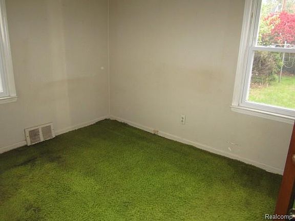 5th image of 23400 Vassar Ave