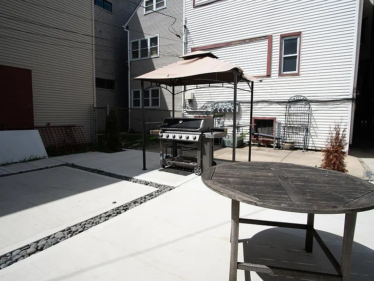 3225 N Wilton Ave #G — Photo 31