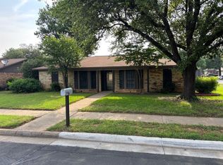 3200 Sapphire St, Bedford, TX 76021