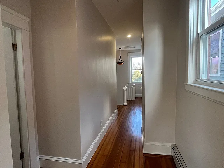 98 Knight St — Photo 15