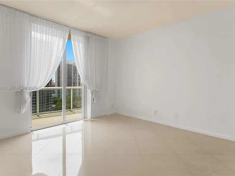 19390 Collins Ave #17 — Photo 22