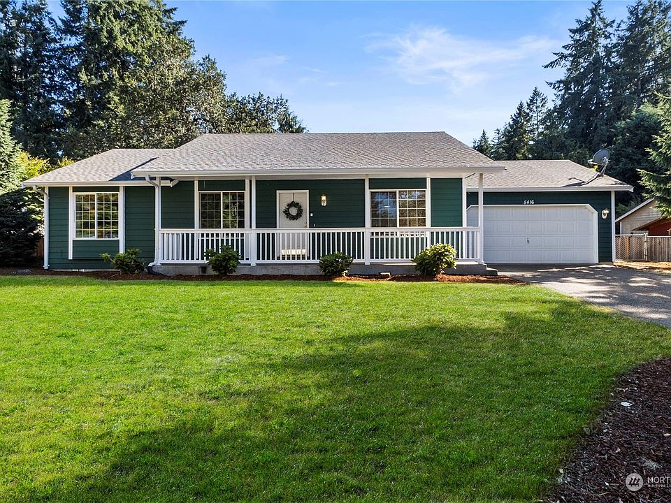 Welcome home to your beautiful and spacious rambler!>