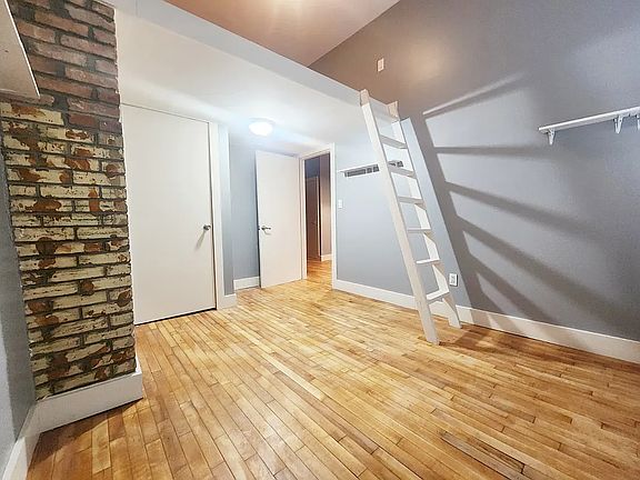 3rd image of 194 Wilson Ave #2R