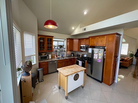 4th image of 1266 Hazlett Way