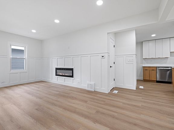 4th image of 17821 Roy St