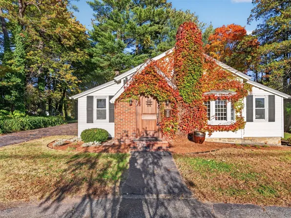 55 Elm St, Methuen, MA 01844