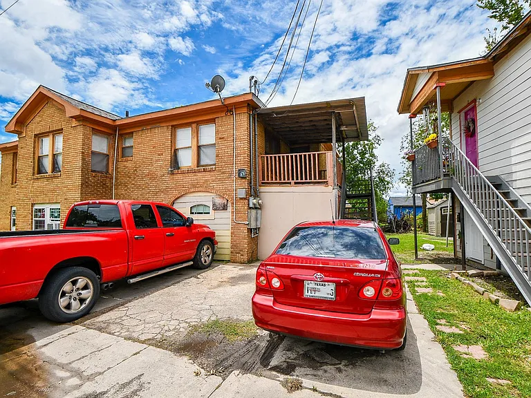 5049 Jefferson St #B — Photo 4
