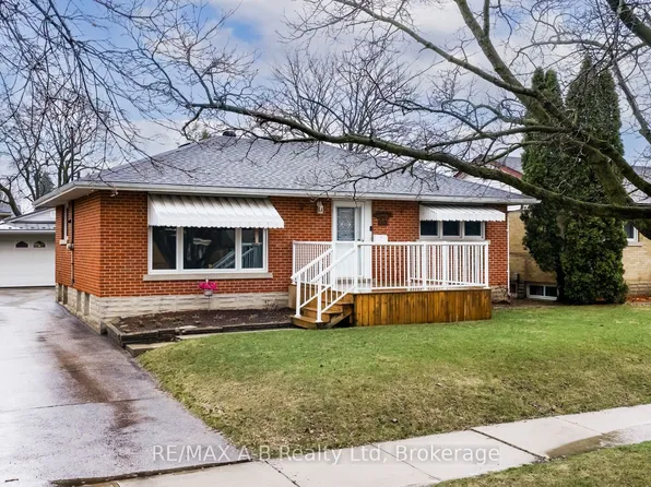 10 Clark Ave, Kitchener, ON N2C 1Y2