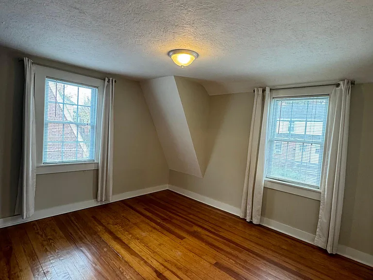 122 Raleigh Way — Photo 8