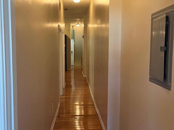 4th image of 1625 W Diamond St #1R