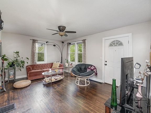 5th image of 1325 Heatherdale Ave