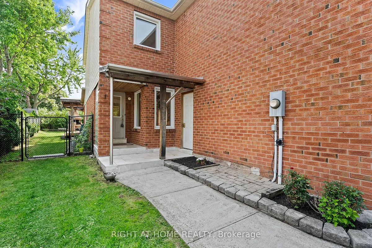 Building Photo - 2064 Glenada Cres #BSMNT