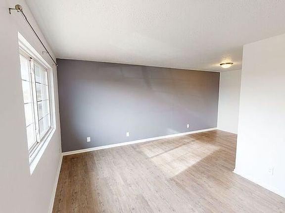 2nd image of 209 SW Linden St APT 10